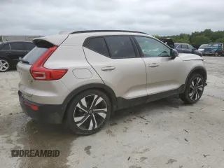 2024 Volvo XC40 Ultimate Dark Theme z VIN YV4L12UM1R2281761, wystawiony jako Copart lot #65295704 z przebiegiem 6 113 mil mil oraz Szkoda całkowita • Salvage title. Historia ofert i sprzedaży dostępna na DreamBid. Obrazek 3.