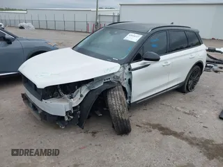 2020 Lincoln Corsair Standard z VIN 5LMCJ1C9XLUL01987, wystawiony jako IAAI lot #42044327 z przebiegiem 98 963 mil mil oraz . Historia ofert i sprzedaży dostępna na DreamBid. Obrazek 2.