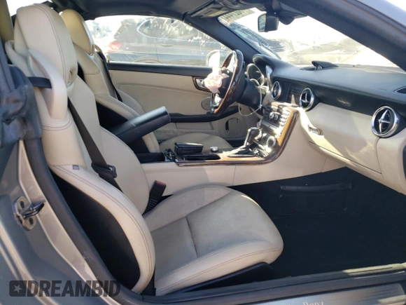 2014 Mercedes-Benz SLK 250 z VIN WDDPK4HA7EF088102, wystawiony jako Copart lot #76027444 z przebiegiem 73 913 mil mil oraz Szkoda całkowita • Salvage title. Historia ofert i sprzedaży dostępna na DreamBid. Obrazek 11.