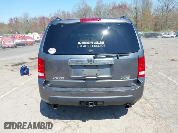 2011 Honda Pilot Touring with VIN 5FNYF4H94BB035415, listed as a IAAI auction lot 42126738 with 239,273 mi miles. Bid and sale history available at carsss.com. Image 16.
