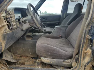 2000 Jeep Cherokee with VIN 1J4FF48S7YL209729, listed as a Copart auction lot 53647685 with 268,552 mi miles and Salvage title. Bid and sale history available at DreamBid. Image 7.
