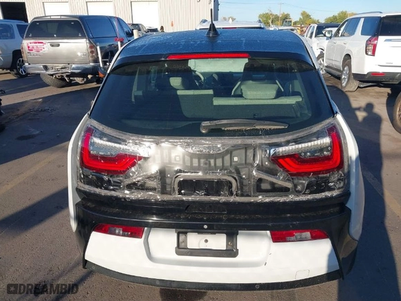 2015 BMW i3 with VIN WBY1Z4C52FV503063, listed as a IAAI auction lot 40644359 with NaN miles. Bid and sale history available at carsss.com. Image 16.