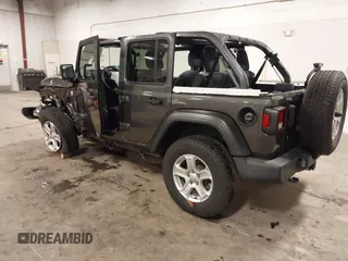 2019 Jeep Wrangler Unlimited Sport S z VIN 1C4HJXDG6KW598997, wystawiony jako IAAI lot #42473098 z przebiegiem 59 232 mil mil oraz . Historia ofert i sprzedaży dostępna na DreamBid. Obrazek 3.