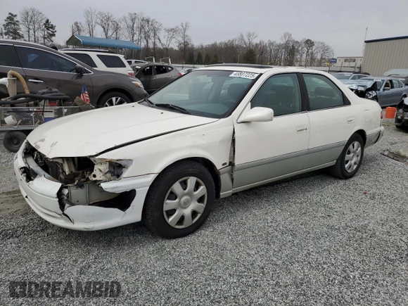 2001 Toyota Camry CE z VIN JT2BG22K210600687, wystawiony jako Copart lot #48807225 z przebiegiem 307 479 mil mil oraz Szkoda całkowita • Salvage title. Historia ofert i sprzedaży dostępna na DreamBid. Obrazek 1.