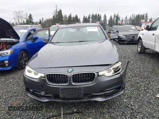 2018 BMW 3 Series 330i xDrive with VIN WBA8D9G56JNU72511, listed as a IAAI auction lot 41237501 with 40,734 mi miles. Bid and sale history available at carsss.com. Image 13.
