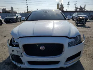 2018 Jaguar XF with VIN SAJBD4FN3JCY57700, listed as a Copart auction lot 42643035 with 67,909 mi miles and Salvage Title. Bid and sale history available at DreamBid. Image 5.