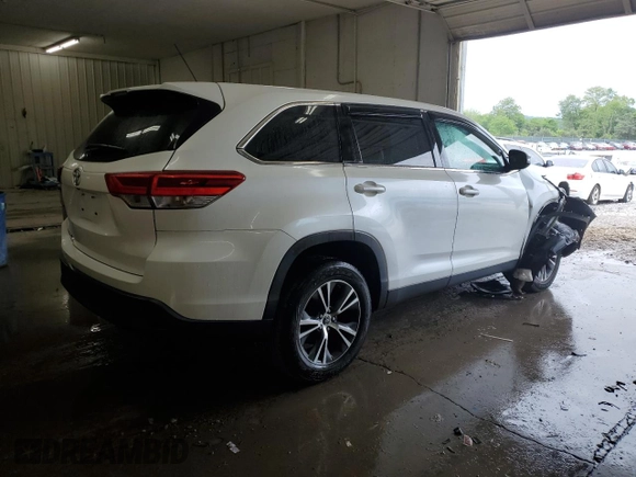 2019 Toyota Highlander LE z VIN 5TDZZRFH4KS310635, wystawiony jako Copart lot #56119985 z przebiegiem 67 360 mil mil oraz Szkoda całkowita • Salvage title. Historia ofert i sprzedaży dostępna na DreamBid. Obrazek 3.