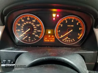 2013 BMW X1 xDrive28i z VIN WBAVL1C58DVR85843, wystawiony jako Copart lot #57589125 z przebiegiem 102 198 mil mil oraz Szkody całkowita. Historia ofert i sprzedaży dostępna na DreamBid. Obrazek 9.