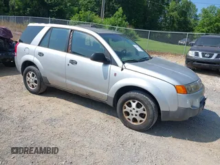 2003 Saturn VUE z VIN 5GZCZ53B33S870278, wystawiony jako IAAI lot #42435315 z przebiegiem 206 147 mil mil oraz . Historia ofert i sprzedaży dostępna na DreamBid. Obrazek 1.