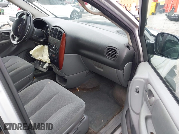 2005 Chrysler Town & Country LX with VIN 2C4GP44R95R307156, listed as a IAAI auction lot 40843940 with Not Provided miles and . Bid and sale history available at DreamBid. Image 5.