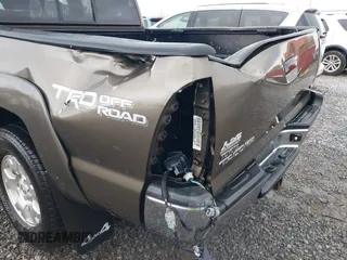 2015 Toyota Tacoma with VIN 3TMLU4EN1FM201554, listed as a IAAI auction lot 42008012 with 118,313 mi miles and . Bid and sale history available at DreamBid. Image 6.