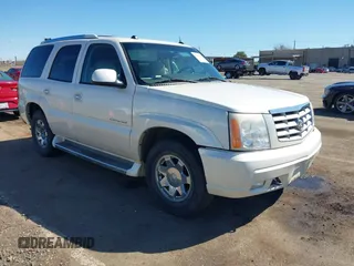 2005 Cadillac Escalade z VIN 1GYEC63N75R276678, wystawiony jako IAAI lot #41750965 z przebiegiem 157 110 mil mil oraz . Historia ofert i sprzedaży dostępna na DreamBid. Obrazek 1.