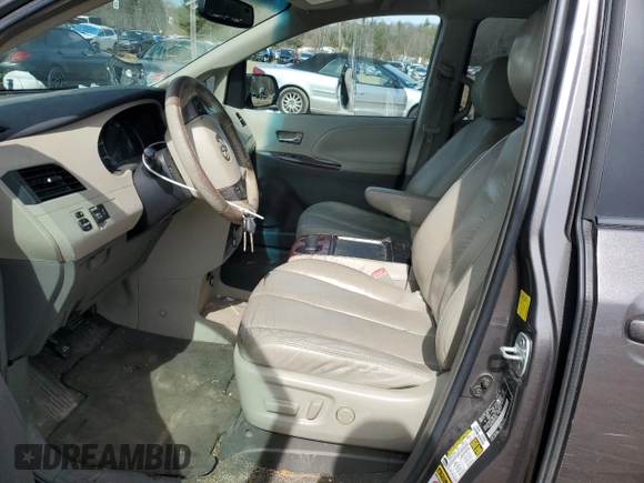 2011 Toyota Sienna XLE with VIN 5TDDK3DC1BS014880, listed as a Copart auction lot 49701135 with 0 mi miles and Clean Title. Bid and sale history available at carsss.com. Image 7.