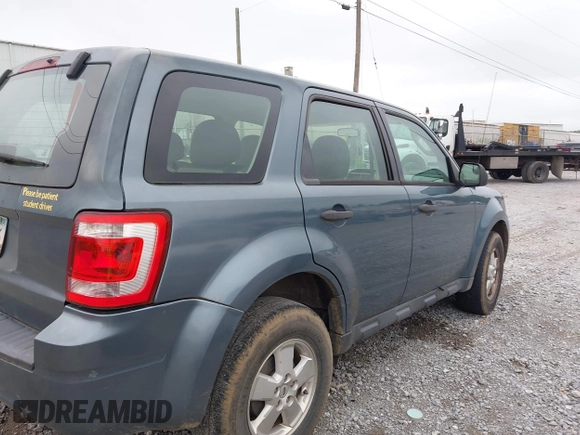 2012 Ford Escape XLS z VIN 1FMCU0C7XCKC75776, wystawiony jako IAAI lot #42510505 z przebiegiem 252 936 mil mil oraz . Historia ofert i sprzedaży dostępna na DreamBid. Obrazek 4.