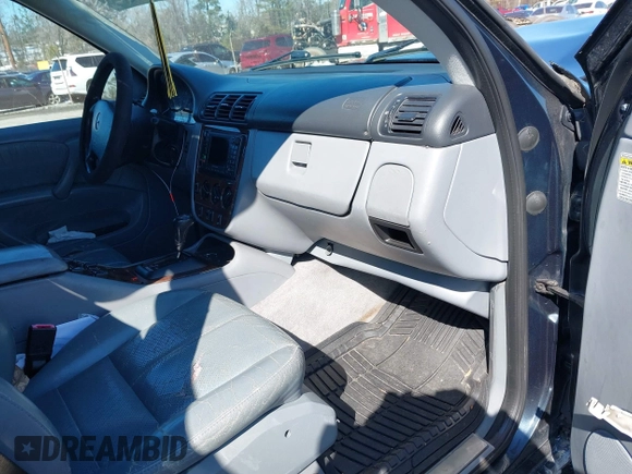 2000 Mercedes-Benz M 320/430/500 z VIN 4JGAB54E5YA172706, wystawiony jako IAAI lot #41652197 z przebiegiem 221 907 mil mil oraz . Historia ofert i sprzedaży dostępna na DreamBid. Obrazek 5.