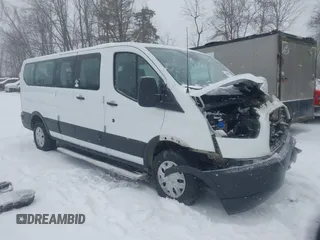 2019 Ford Transit Passenger XL z VIN 1FBZX2ZM4KKB53934, wystawiony jako IAAI lot #41260226 z przebiegiem 153 409 mil mil oraz . Historia ofert i sprzedaży dostępna na DreamBid. Obrazek 1.
