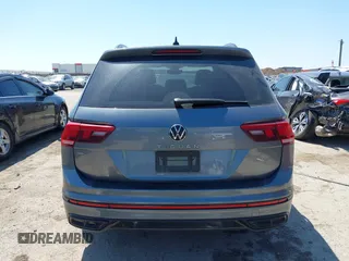 2023 Volkswagen Tiguan SE R-Line Black z VIN 3VVCB7AX1PM057201, wystawiony jako IAAI lot #41977239 z przebiegiem 84 840 mil mil oraz . Historia ofert i sprzedaży dostępna na DreamBid. Obrazek 17.