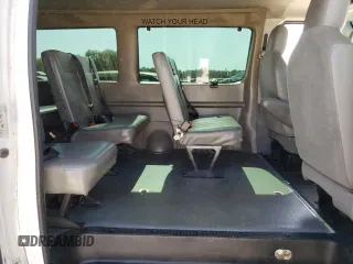 2009 Ford Econoline Cargo z VIN 1FTNS24W89DA18844, wystawiony jako Copart lot #56281775 z przebiegiem 231 564 mil mil oraz Tytuł czysty. Historia ofert i sprzedaży dostępna na DreamBid. Obrazek 11.
