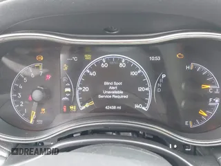 2018 Jeep Grand Cherokee Overland z VIN 1C4RJFCG1JC424108, wystawiony jako IAAI lot #42372298 z przebiegiem 42 438 mil mil oraz . Historia ofert i sprzedaży dostępna na DreamBid. Obrazek 7.
