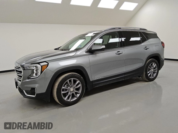 2024 GMC Terrain SLT z VIN 3GKALPEGXRL266785, wystawiony jako Copart lot #46712415 z przebiegiem 19 915 mil mil oraz Czysty tytuł • Clean title. Historia ofert i sprzedaży dostępna na DreamBid. Obrazek 1.