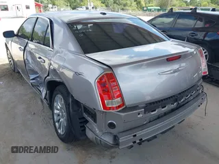 2013 Chrysler 300 z VIN 2C3CCAAG8DH632529, wystawiony jako IAAI lot #42170132 z przebiegiem 84 496 mil mil oraz . Historia ofert i sprzedaży dostępna na DreamBid. Obrazek 3.