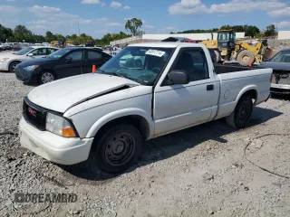 2003 GMC Sonoma SLS with VIN 1GTCS14H538264821, listed as a Copart auction lot 68917714 with 177,973 mi miles and Salvage Title. Bid and sale history available at carsss.com. Image 1.
