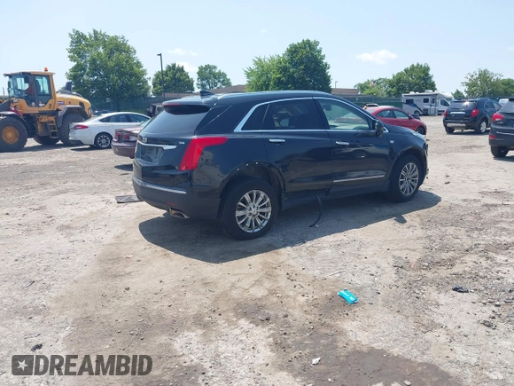2018 Cadillac XT5 Luxury AWD z VIN 1GYKNDRS0JZ139185, wystawiony jako IAAI lot #42551426 z przebiegiem 109 699 mil mil oraz . Historia ofert i sprzedaży dostępna na DreamBid. Obrazek 4.