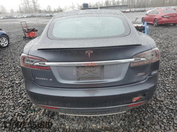 2016 Tesla Model S 90D z VIN 5YJSA1E47GF129744, wystawiony jako Copart lot #47797395 z przebiegiem 87 678 mil mil oraz Szkoda całkowita • Salvage title. Historia ofert i sprzedaży dostępna na DreamBid. Obrazek 6.