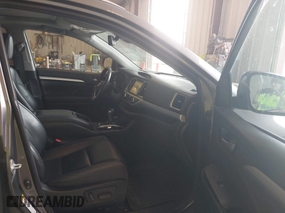 2018 Toyota Highlander SE с VIN 5TDJZRFHXJS904447, выставлен на аукционе IAAI как лот 42461685 с пробегом 89 056 миль миль и . История ставок и продаж доступна на DreamBid. Изображение 5.