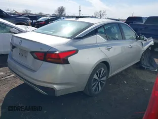 2019 Nissan Altima 2.5 SL with VIN 1N4BL4EV5KC185679, listed as a IAAI auction lot 41658107 with 136,662 mi miles. Bid and sale history available at carsss.com. Image 4.