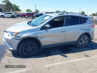 2017 Toyota RAV4 LE с VIN 2T3BFREV2HW551960, выставлен на аукционе IAAI как лот 42675745 с пробегом 75 198 миль миль и . История ставок и продаж доступна на DreamBid. Изображение 6.