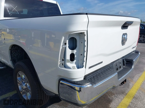 2024 Ram 2500 Big Horn with VIN 3C6UR5DL6RG285652, listed as a IAAI auction lot 42511830 with 36,041 mi miles and . Bid and sale history available at DreamBid. Image 18.