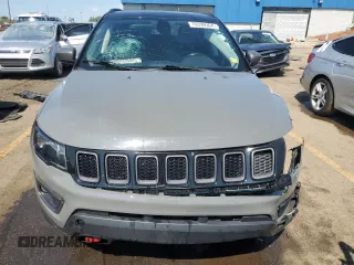 2020 Jeep Compass Trailhawk z VIN 3C4NJDDB3LT203350, wystawiony jako Copart lot #70399364 z przebiegiem 53 910 mil mil oraz Szkoda całkowita • Salvage title. Historia ofert i sprzedaży dostępna na DreamBid. Obrazek 5.