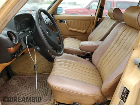 1983 Mercedes-Benz 300 with VIN WDBAB33A2DB030078, listed as a Copart auction lot 54630525 with 233,016 mi miles and Clean Title. Bid and sale history available at carsss.com. Image 7.