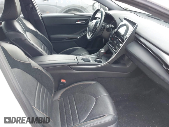 2019 Toyota Avalon XLE with VIN 4T1BZ1FB5KU014903, listed as a IAAI auction lot 41388692 with 100,599 mi miles. Bid and sale history available at carsss.com. Image 5.