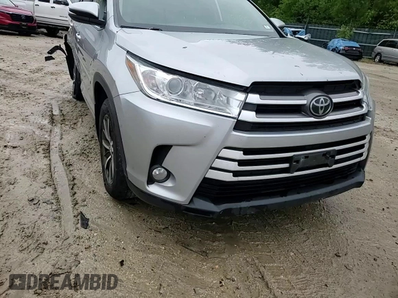 2018 Toyota Highlander SE z VIN 5TDJZRFH0JS861771, wystawiony jako Copart lot #58091495 z przebiegiem 210 862 mil mil oraz Szkoda całkowita • Salvage title. Historia ofert i sprzedaży dostępna na DreamBid. Obrazek 14.