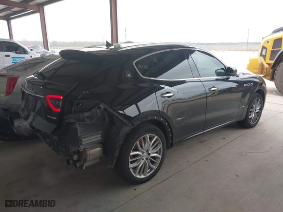 2019 Maserati Levante GranLusso with VIN ZN661XUL4KX321570, listed as a IAAI auction lot 41603682 with 120,085 mi miles. Bid and sale history available at carsss.com. Image 4.