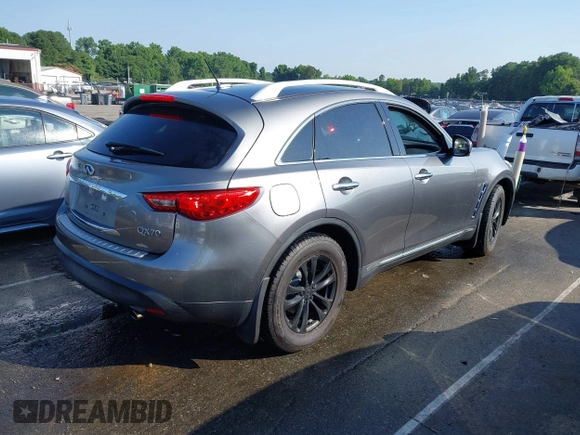 2017 Infiniti QX70 z VIN JN8CS1MW4HM410322, wystawiony jako IAAI lot #42285313 z przebiegiem 126 031 mil mil oraz . Historia ofert i sprzedaży dostępna na DreamBid. Obrazek 4.