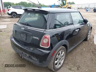 2010 MINI Hardtop S with VIN WMWMF7C52ATZ69084, listed as a IAAI auction lot 42576294 with Not provided miles and . Bid and sale history available at DreamBid. Image 4.