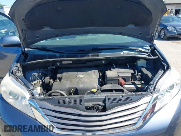 2015 Toyota Sienna XLE with VIN 5TDYK3DC8FS533898, listed as a IAAI auction lot 42630483 with 531,640 mi miles and . Bid and sale history available at DreamBid. Image 10.