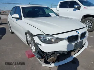 2015 BMW 3 Series 320i xDrive z VIN WBA3C3C55FK202033, wystawiony jako IAAI lot #41763644 z przebiegiem 90 816 mil mil oraz . Historia ofert i sprzedaży dostępna na DreamBid. Obrazek 6.