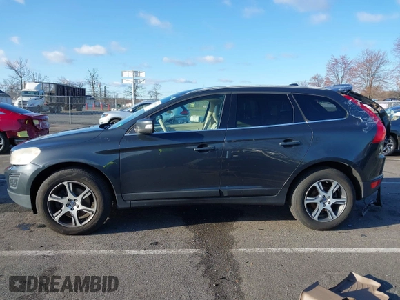 2012 Volvo XC60 3.0L with VIN YV4902DZ9C2309922, listed as a IAAI auction lot 41853170 with 121,325 mi miles. Bid and sale history available at carsss.com. Image 14.