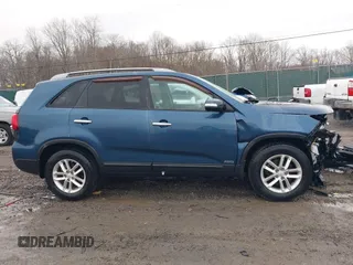 2015 Kia Sorento LX with VIN 5XYKTDA67FG605596, listed as a IAAI auction lot 41501271 with 95,122 mi miles. Bid and sale history available at carsss.com. Image 14.