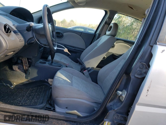 2005 Saturn ION ION 1 z VIN 1G8AG52F55Z160208, wystawiony jako Copart lot #70883064 z przebiegiem 237 716 mil mil oraz Nie do naprawy. Historia ofert i sprzedaży dostępna na DreamBid. Obrazek 7.
