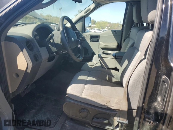 2004 Ford F-150 XL z VIN 1FTRF12W14NA48869, wystawiony jako Copart lot #53719205 z przebiegiem 116 759 mil mil oraz Szkody całkowita. Historia ofert i sprzedaży dostępna na DreamBid. Obrazek 7.