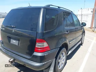 2000 Mercedes-Benz M 320/430/500 z VIN 4JGAB72E0YA203293, wystawiony jako IAAI lot #42257048 z przebiegiem 274 082 mil mil oraz . Historia ofert i sprzedaży dostępna na DreamBid. Obrazek 4.