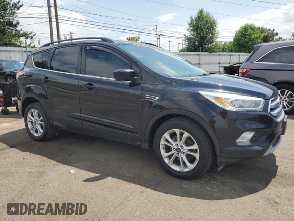 2017 Ford Escape SE z VIN 1FMCU0GD5HUA47616, wystawiony jako Copart lot #57180915 z przebiegiem 193 358 mil mil oraz Czysty tytuł • Clean title. Historia ofert i sprzedaży dostępna na DreamBid. Obrazek 4.