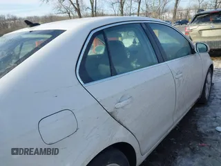 2010 Volkswagen Jetta SE с VIN 3VWRX7AJ4AM030312, выставлен на аукционе IAAI как лот 41304990 с пробегом 204 910 миль миль и . История ставок и продаж доступна на DreamBid. Изображение 13.