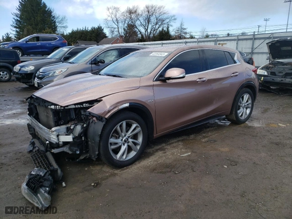 2018 Infiniti QX30 ESSENTIAL with VIN SJKCH5CP1JA045498, listed as a Copart auction lot 42264943 with 33,281 mi miles. Bid and sale history available at carsss.com. Image 1.