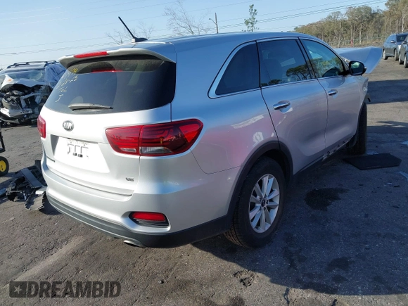 2020 Kia Sorento LX V6 with VIN 5XYPG4A55LG635273, listed as a IAAI auction lot 41739010 with 91,382 mi miles. Bid and sale history available at carsss.com. Image 4.